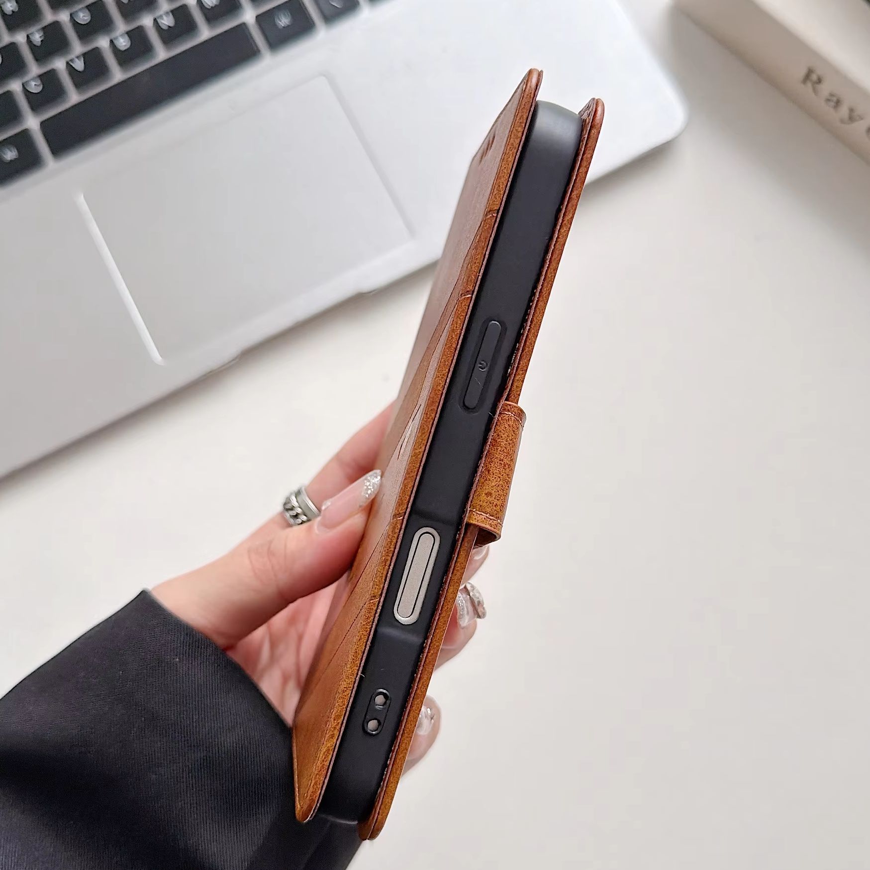 حافظة هاتف جلد PU قابلة للطي ب - مراجعة Flip Leather Case وسعره