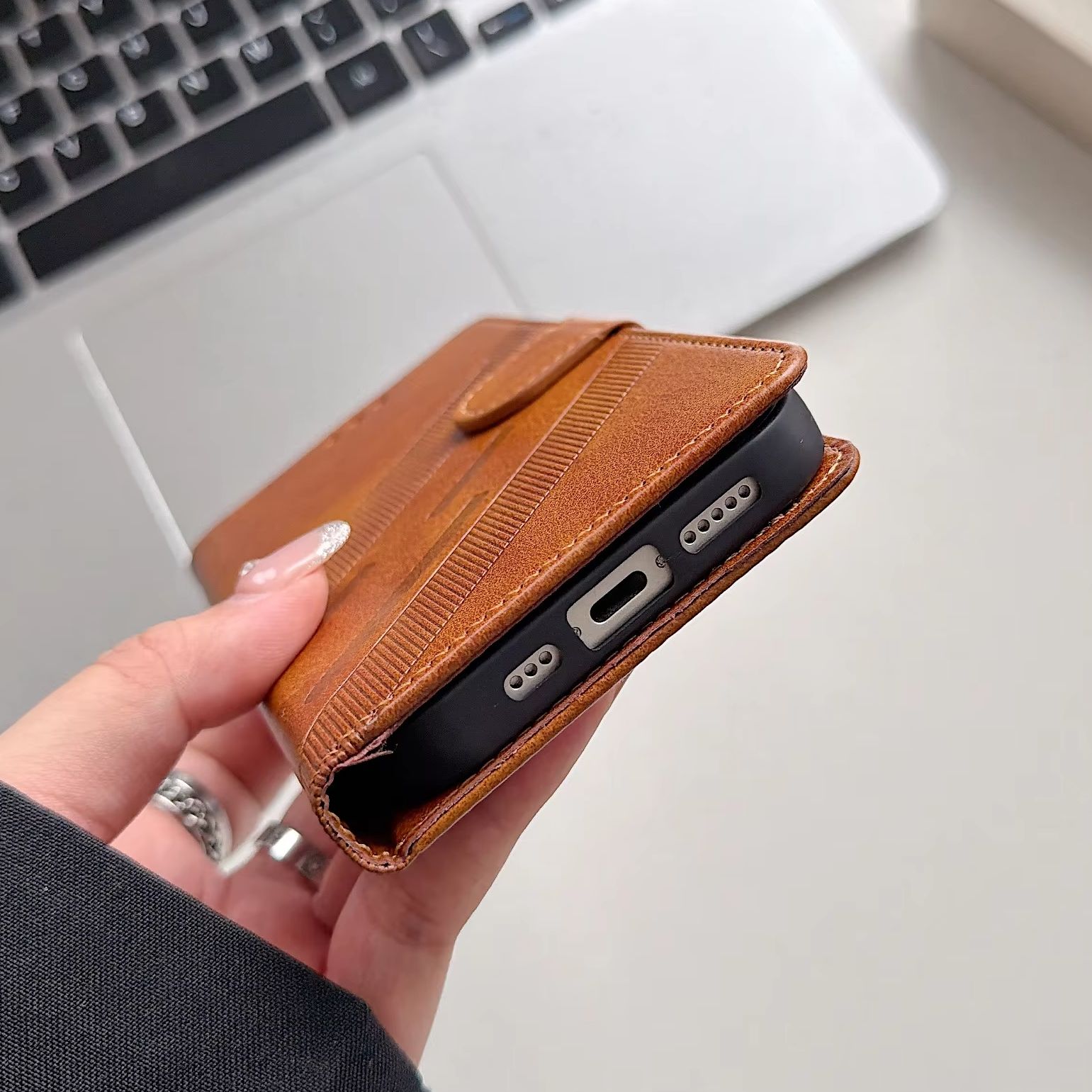 حافظة هاتف جلد PU قابلة للطي ب - مراجعة Flip Leather Case وسعره