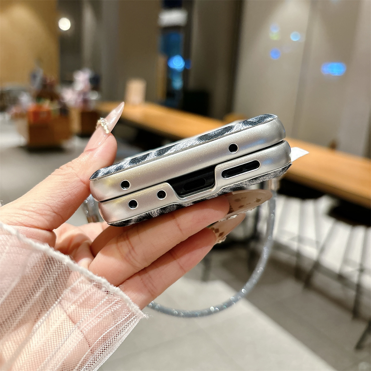 حافظة جلدية بنمط الفهد مع حزام - مراجعة Flip Leather Case وسعره